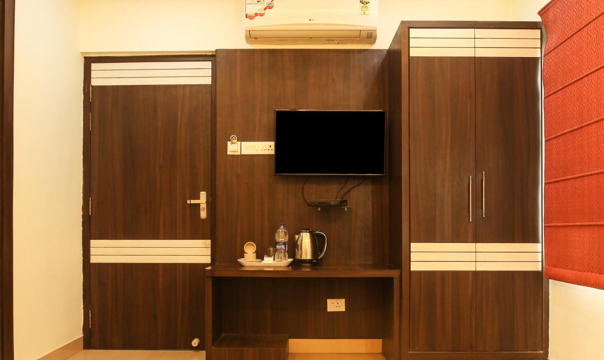 Hotel Janki International Sigra 2 Km From Kashi Vishwanath Temple Varanasi Exterior photo
