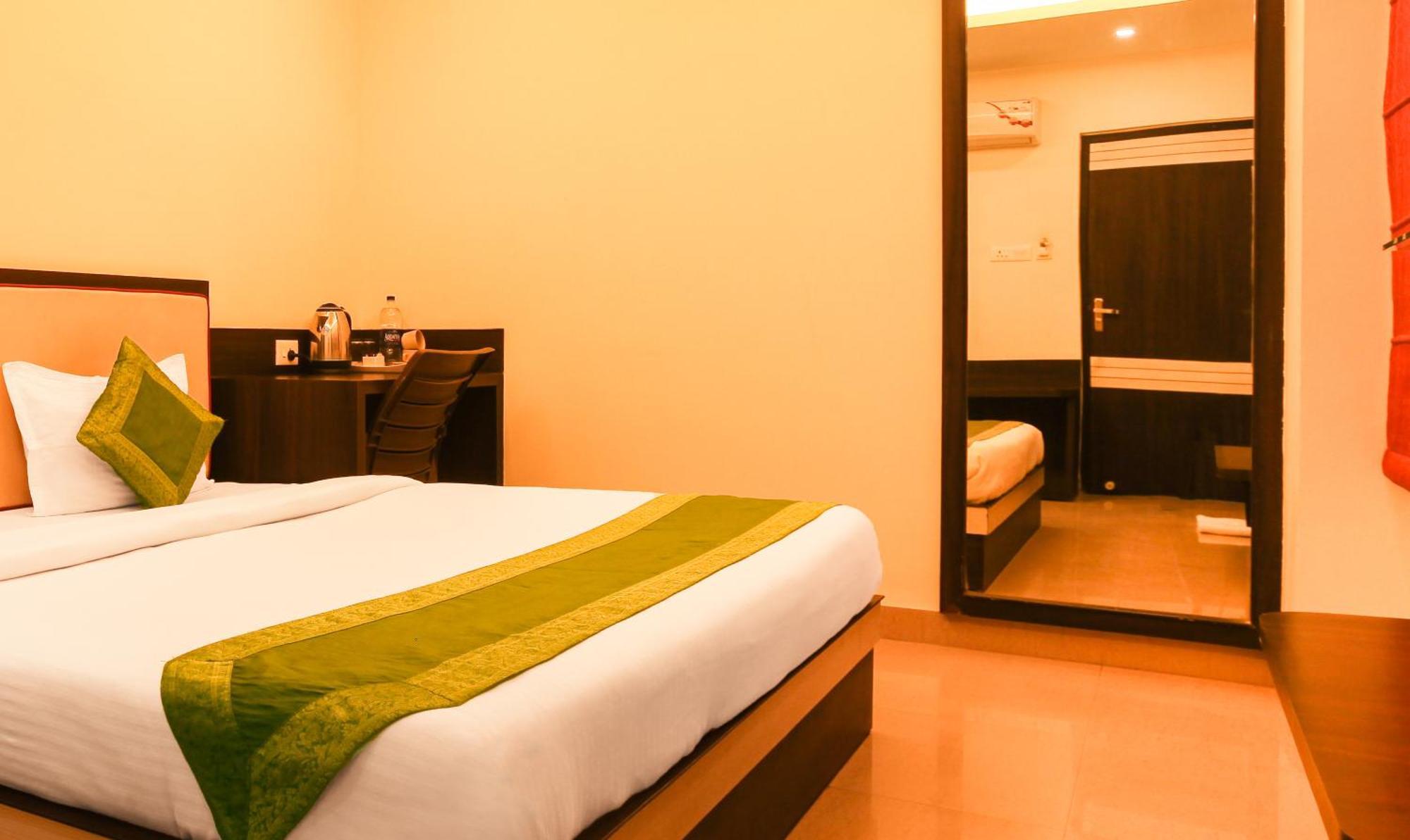 Hotel Janki International Sigra 2 Km From Kashi Vishwanath Temple Varanasi Exterior photo