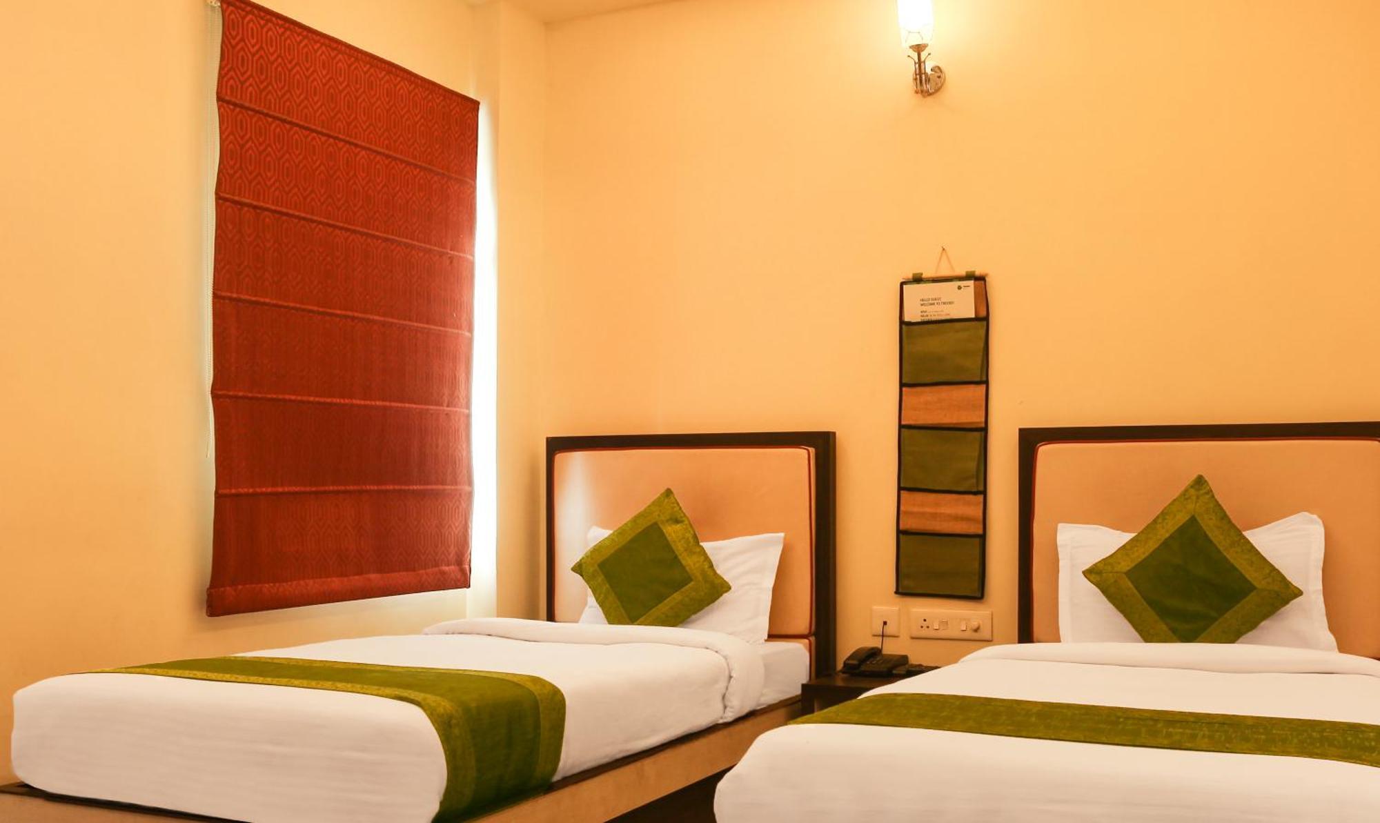 Hotel Janki International Sigra 2 Km From Kashi Vishwanath Temple Varanasi Exterior photo