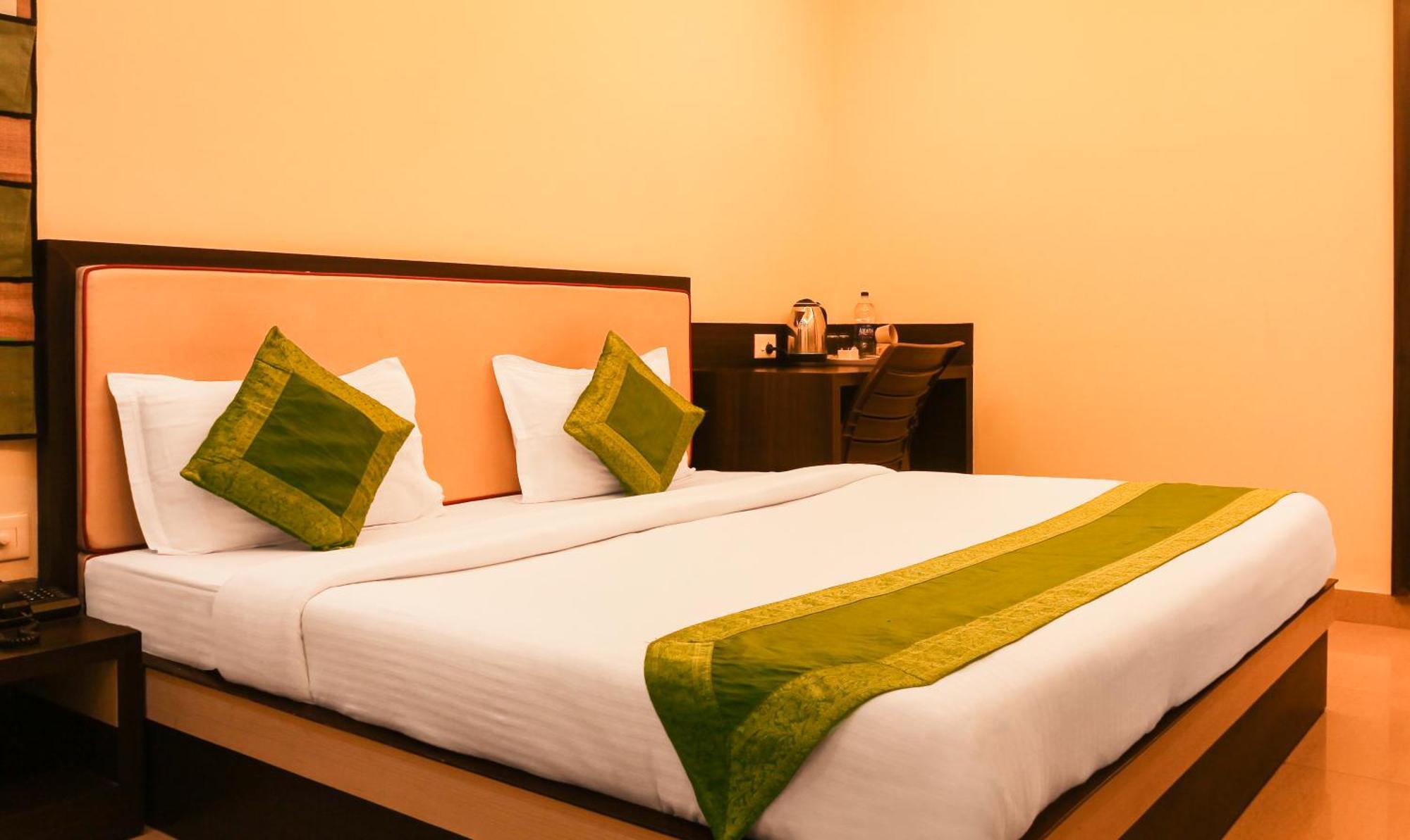 Hotel Janki International Sigra 2 Km From Kashi Vishwanath Temple Varanasi Exterior photo