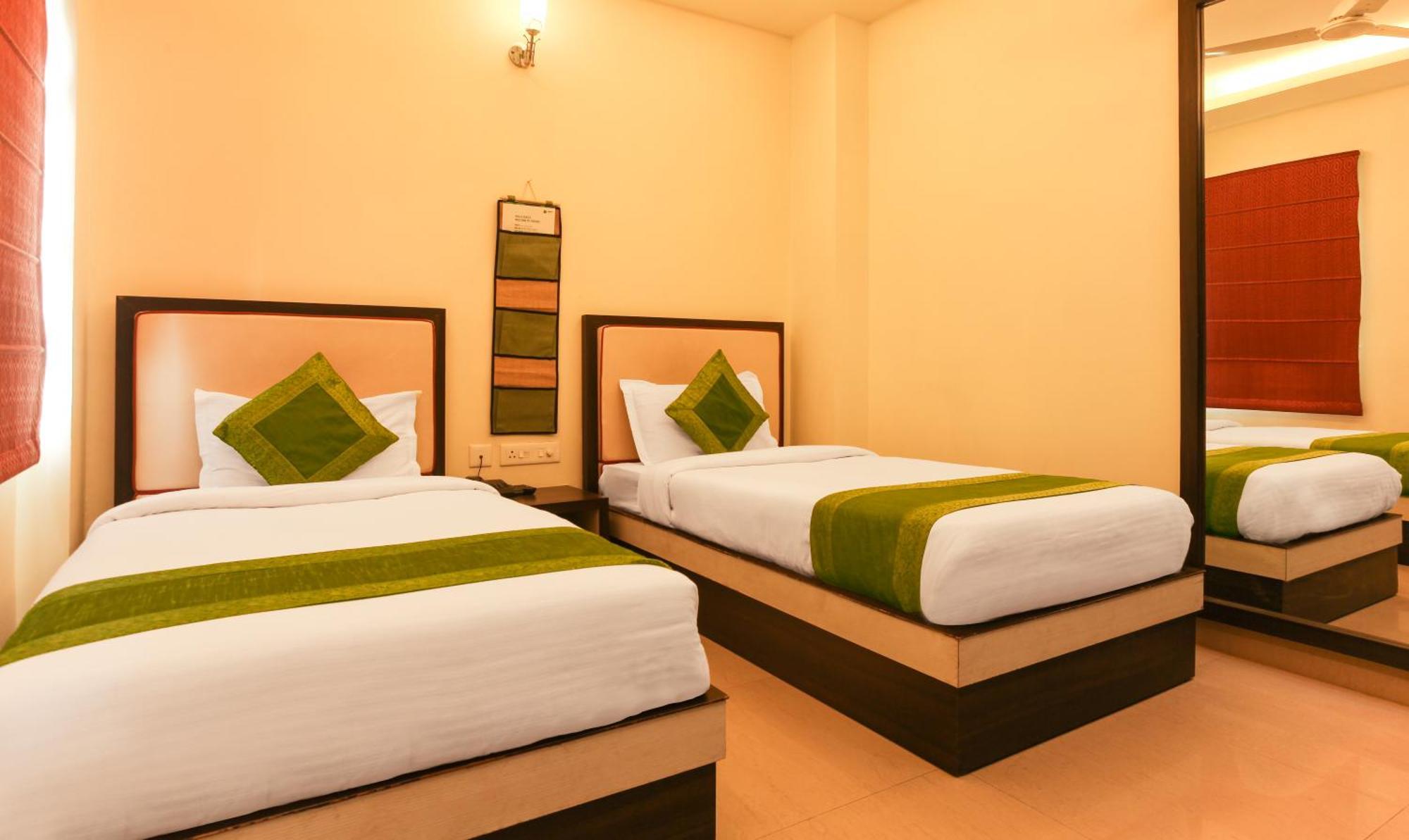 Hotel Janki International Sigra 2 Km From Kashi Vishwanath Temple Varanasi Exterior photo