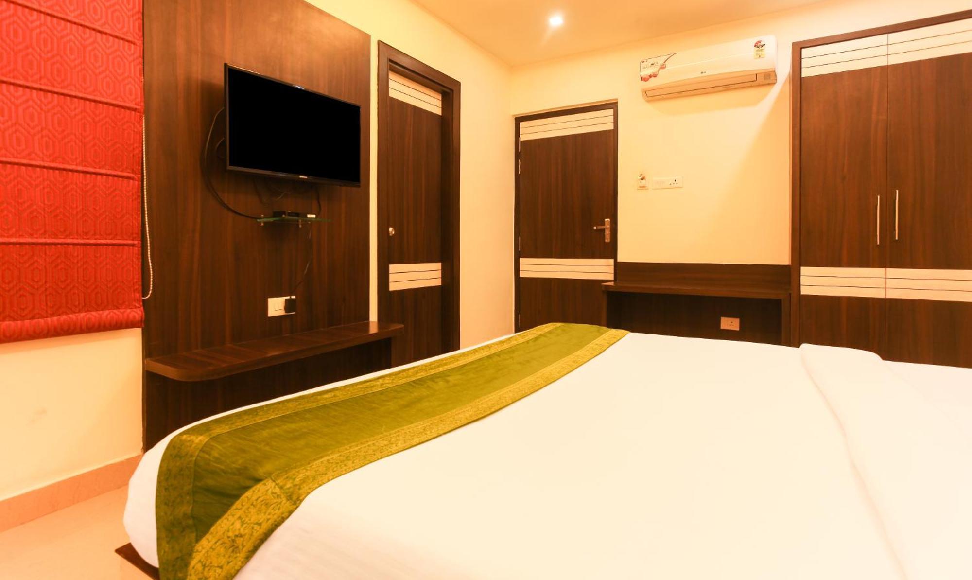 Hotel Janki International Sigra 2 Km From Kashi Vishwanath Temple Varanasi Exterior photo