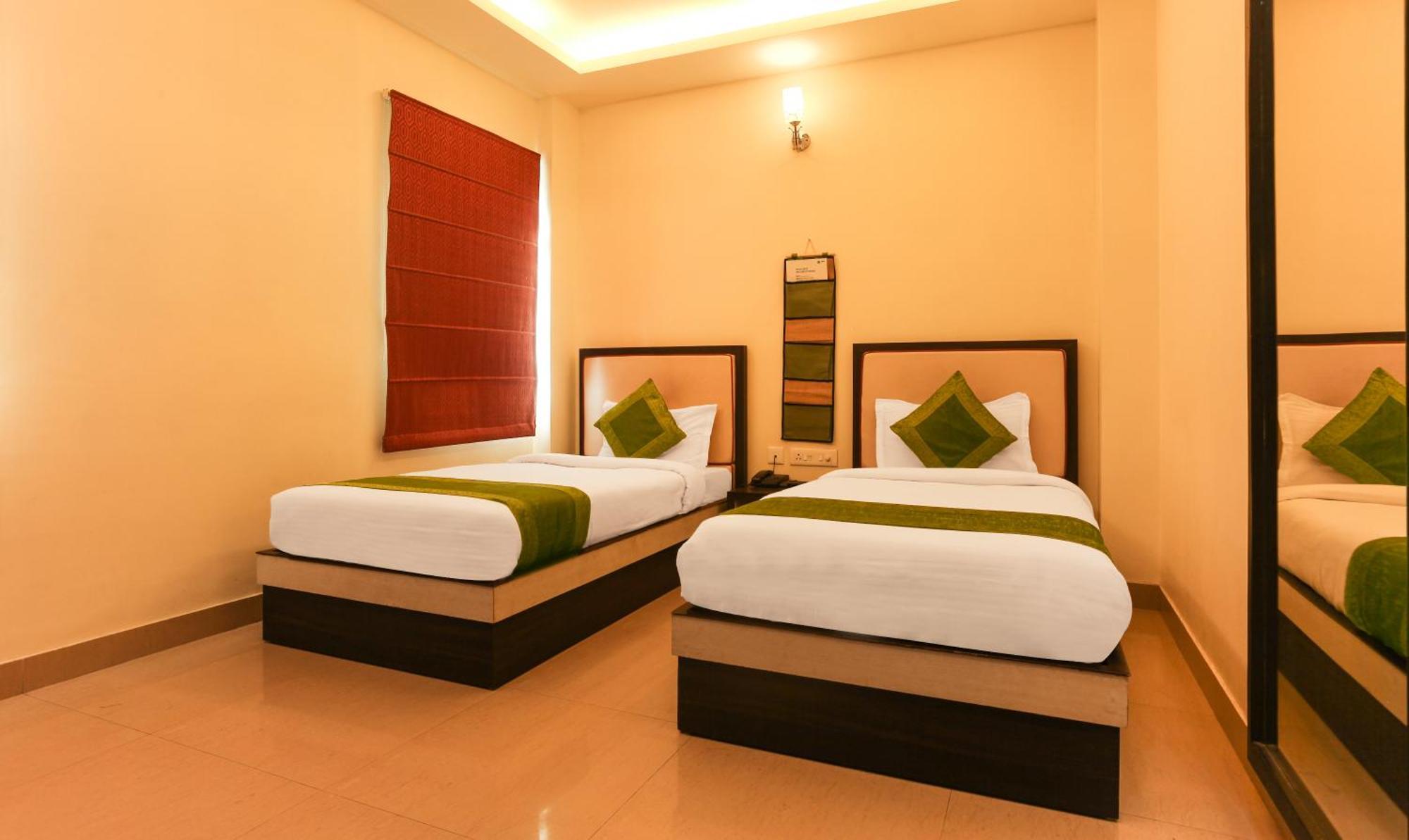 Hotel Janki International Sigra 2 Km From Kashi Vishwanath Temple Varanasi Exterior photo