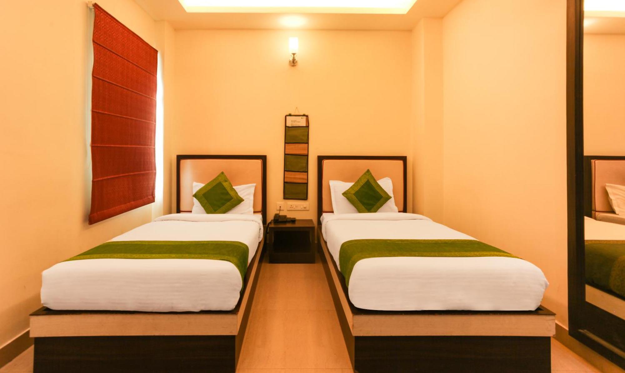 Hotel Janki International Sigra 2 Km From Kashi Vishwanath Temple Varanasi Exterior photo