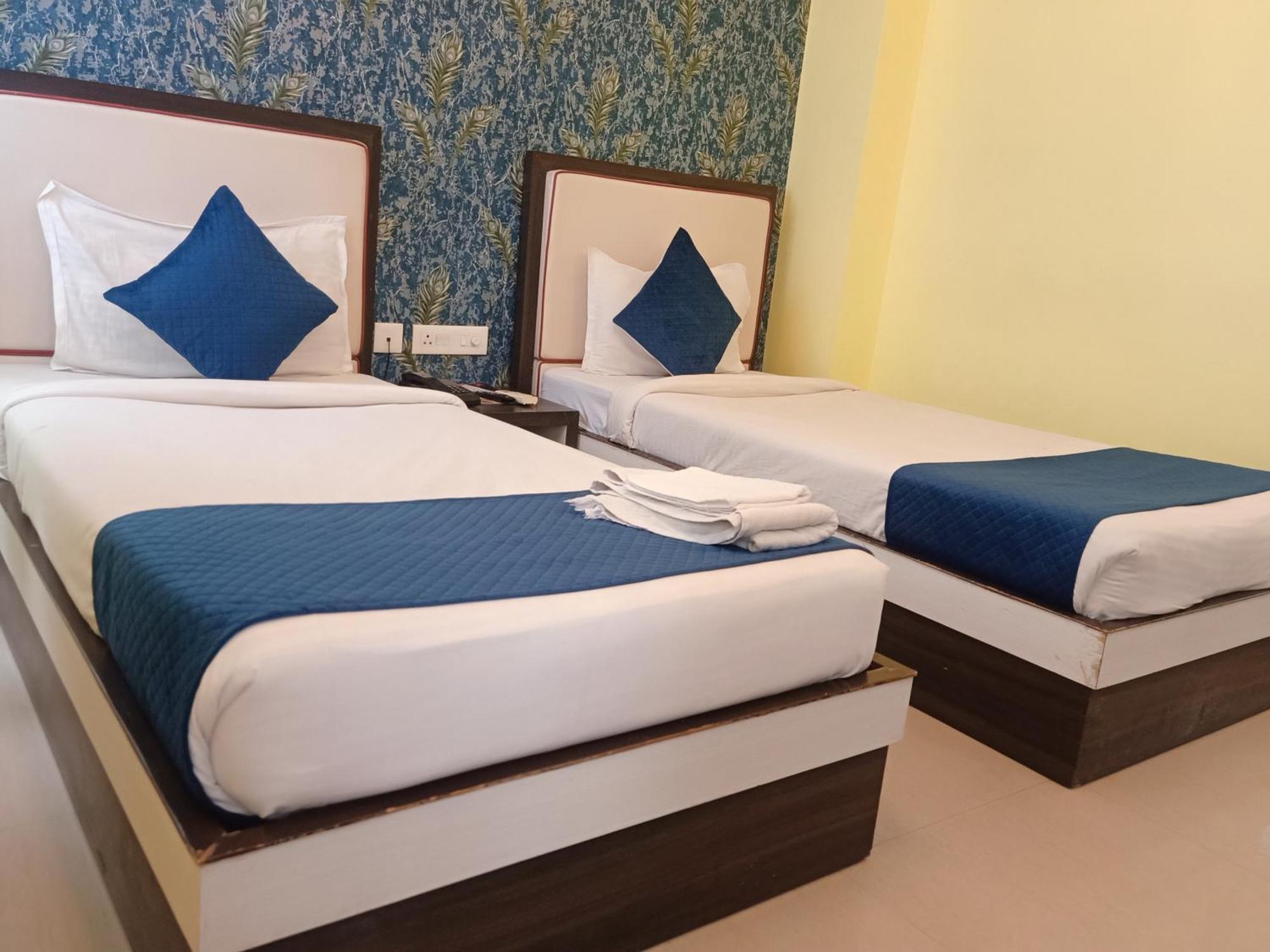 Hotel Janki International Sigra 2 Km From Kashi Vishwanath Temple Varanasi Exterior photo