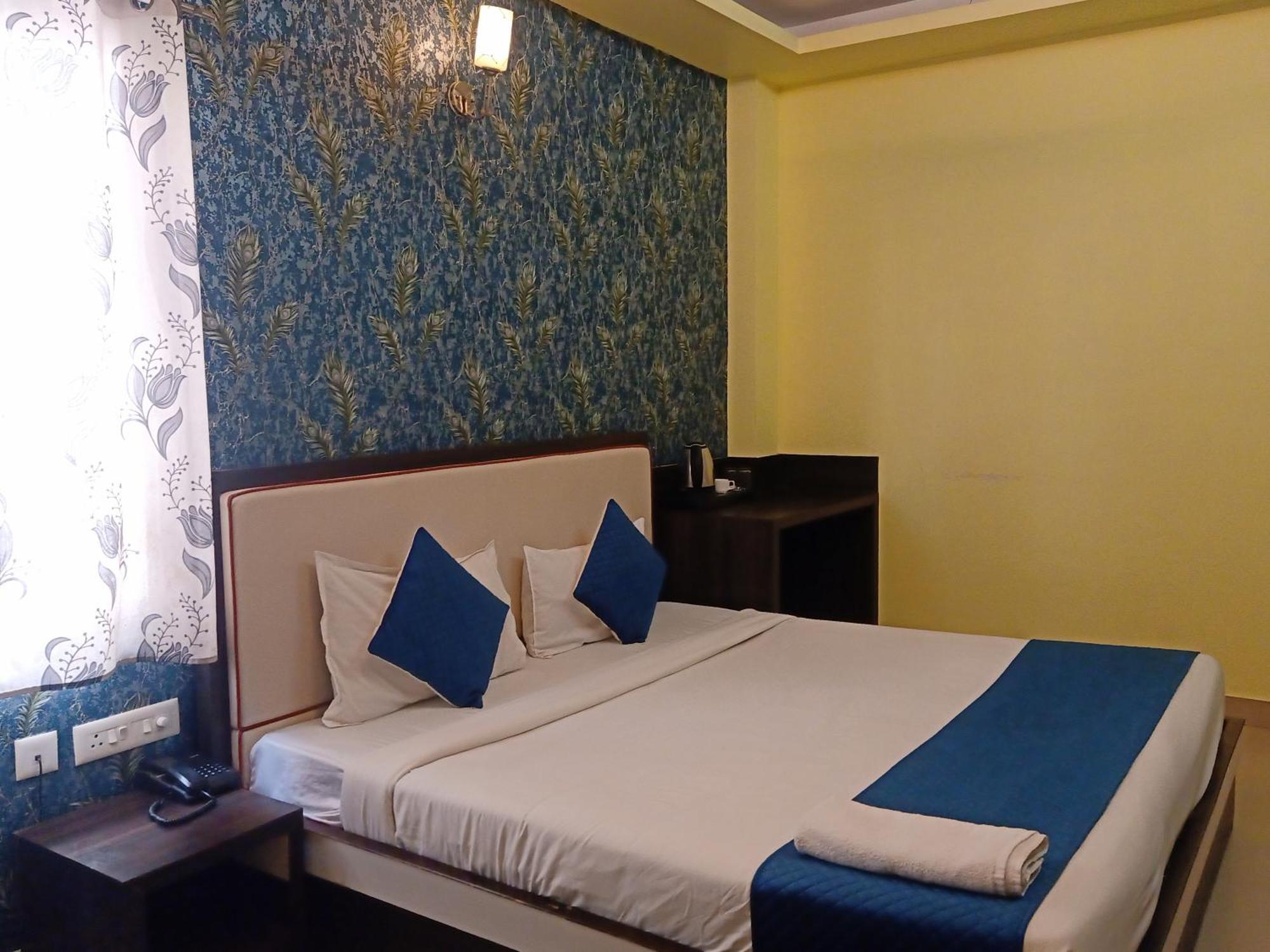 Hotel Janki International Sigra 2 Km From Kashi Vishwanath Temple Varanasi Exterior photo