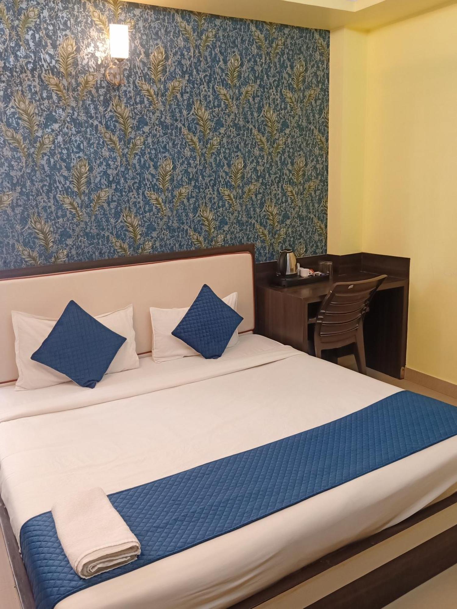 Hotel Janki International Sigra 2 Km From Kashi Vishwanath Temple Varanasi Exterior photo