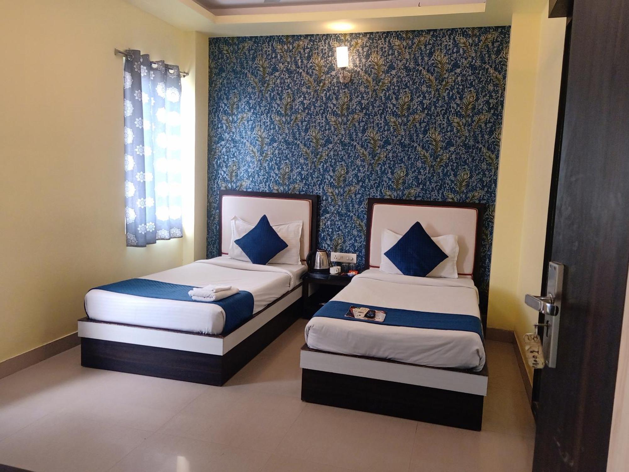 Hotel Janki International Sigra 2 Km From Kashi Vishwanath Temple Varanasi Exterior photo
